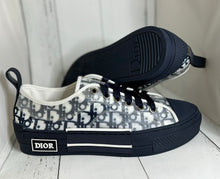 Load image into Gallery viewer, Sneaker