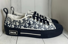 Load image into Gallery viewer, Sneaker