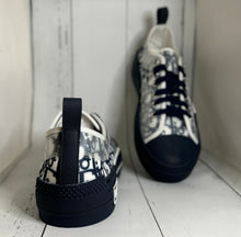 Load image into Gallery viewer, Sneaker